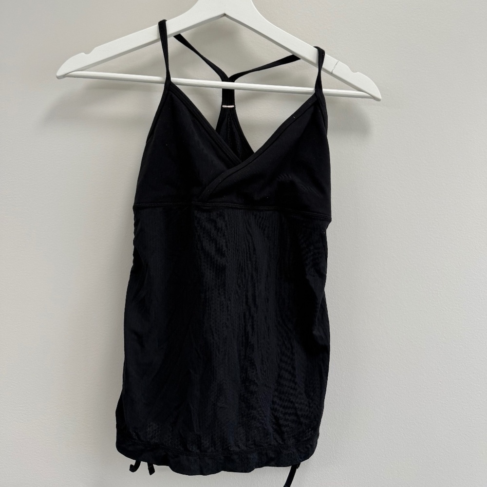Lululemon workout shirt